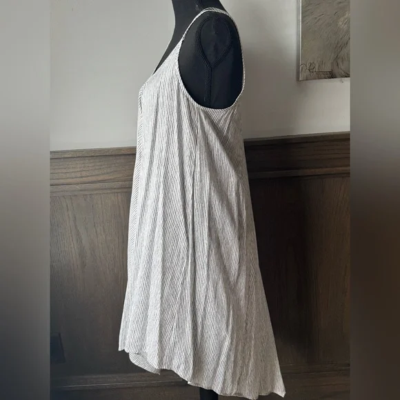 Blu Pepper Gray and White Striped Asymmetrical dress small - Picture 3 of 7